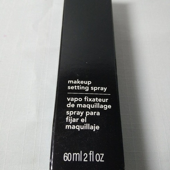 Makeup Setting Spray - Picture 2 of 3